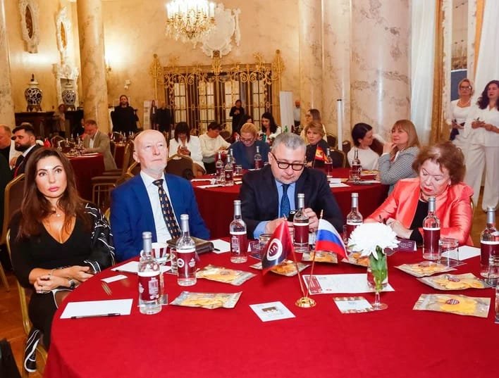 Всемирный бизнес-альянс провёл пленарное заседание и панельную дискуссию «Креативные индустрии стран БРИКС: новые вызовы и возможности в эпоху трансформаций» Всемирный бизнес-альянс провёл пленарное заседание и панельную дискуссию «Креативные индустрии стран БРИКС: новые вызовы и возможности в эпоху трансформаций»