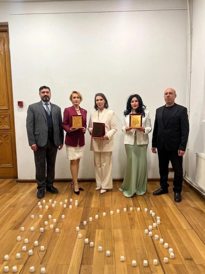 Психолог еврейского происхождения была награждена в Баку